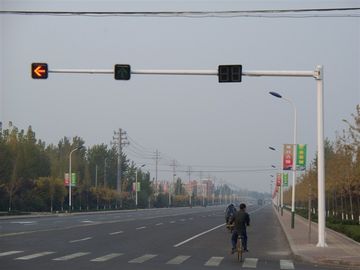 China Fahrbahn-Verkehrszeichen Pole, Fahrstraße galvanisierte Stahl-Breite Polen 11M Höhen-4M fournisseur
