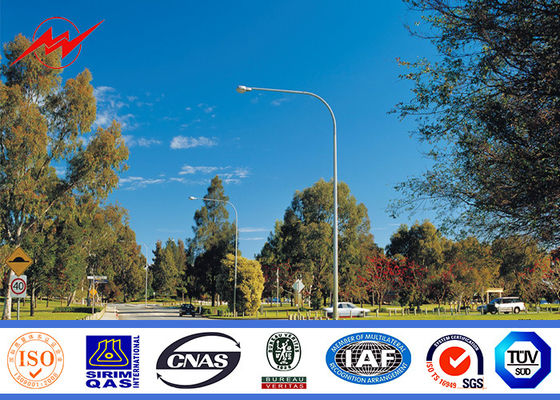 7mm 3mm Wandstärke Doppel- Outreach galvanisierte Stahl-Polen für Landstraßenlichtentwurf