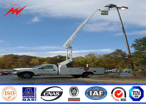 2500mm doppelte Klammer galvanisierter Stahl-Pole für das Stadion, das 4mm Wandstärke beleuchtet