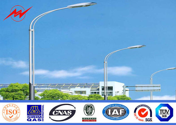 Multi mit Seiten versehene Solarstraßenlaterne-Pole-Straßenlaterne im Freien Pole mit 2M Querarm