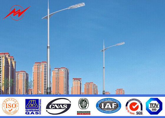 Multi mit Seiten versehene Solarstraßenlaterne-Pole-Straßenlaterne im Freien Pole mit 2M Querarm
