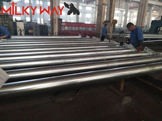 Dauerhafte achteckige Stahlstromstange mit einer Länge von 35 bis 90 Fuß und schützender Bitumenveredelung für Übertragungsleitungen