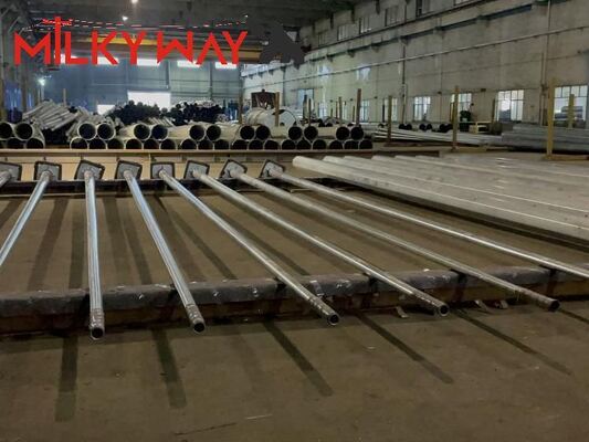 12 m langer, feuerverzinkter achteckiger Straßenlaternenmast mit Mittelscharnier